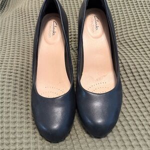 Clarks Black Leather Round-Toe Pumps